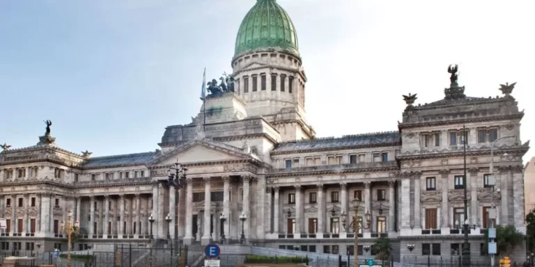 Dos ciudadanos extranjeros fueron denunciados por Victoria Villarruel tras volar un dron en el Congreso