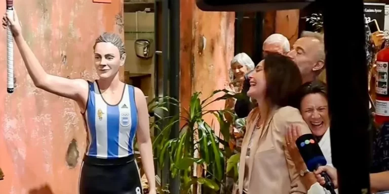 Luciana Aymar fue homenajeada con una escultura en Rosario