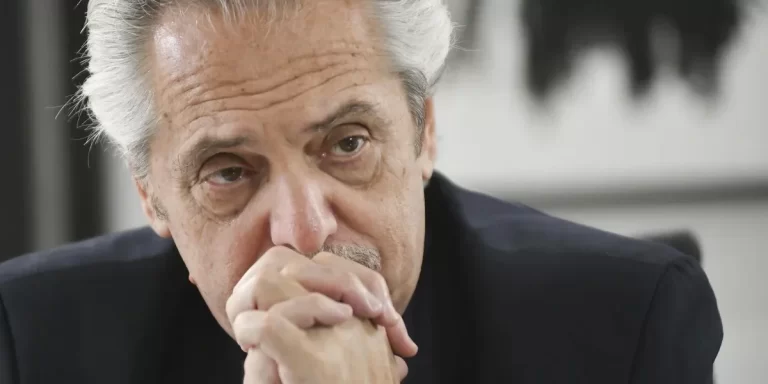Alberto Fernández solicitó a la Justicia que su hijo vuelva a Argentina