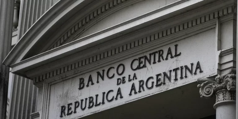 El Banco Central acordó un préstamo de USD 1.000 millones para fortalecer las reservas