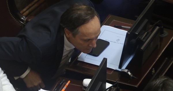 El caso Kueider complicó el acuerdo de Camau con los libertarios