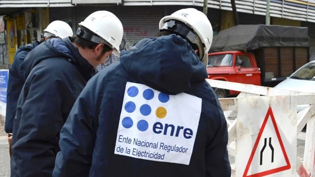 Millonario despilfarro en el ENRE: pagaron sobreprecio de casi $90 millones en la compra de 10 camionetas