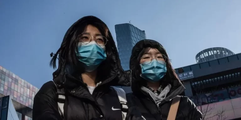 Crisis sanitaria en China: masivo contagio de un virus respiratorio mantiene alerta a la OMS