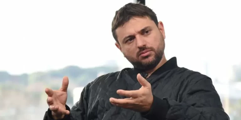 Juan Grabois crítico a Victoria Villarruel tras la queja de la vicepresidenta sobre su sueldo