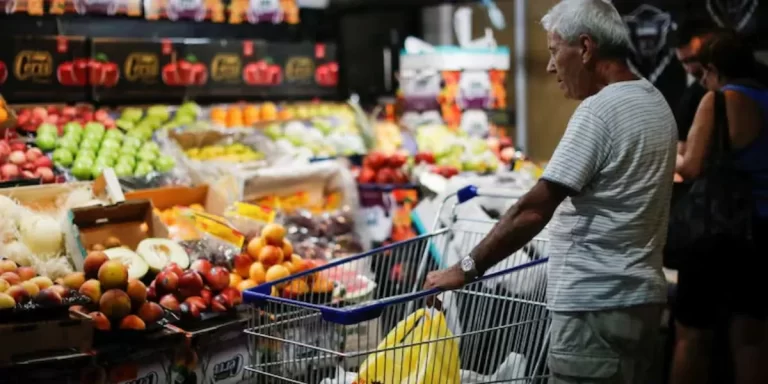 Las ventas minoristas pyme subieron 17,7% en diciembre, pero cayeron 10% en 2024