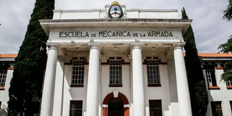 El Gobierno analiza trasladar sectores del Ministerio de Economía a la ex Esma