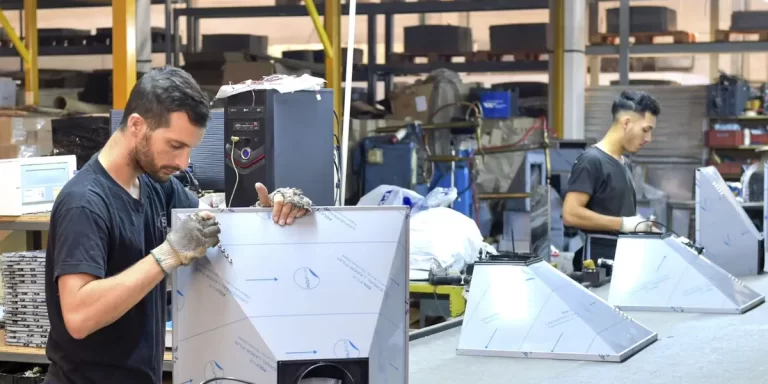 Producción industrial en noviembre: caída interanual del 1,7%, según INDEC