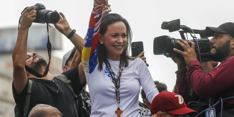 María Corina Machado fue “violentamente interceptada” por efectivos del régimen de Nicolás Maduro