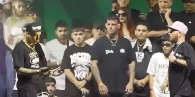 El rapero Ecko sacó un arma en el medio de una batalla de la Liga Bazooka 2025 en Mar del Plata