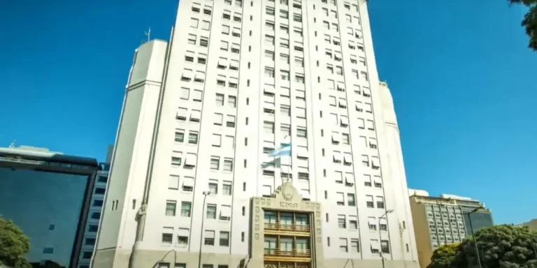 El Ministerio de Salud anunció que no renovará 1.400 contratos
