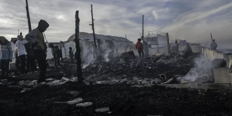 Israel y Hamas acordaron el alto al fuego y liberar a los rehenes en Gaza