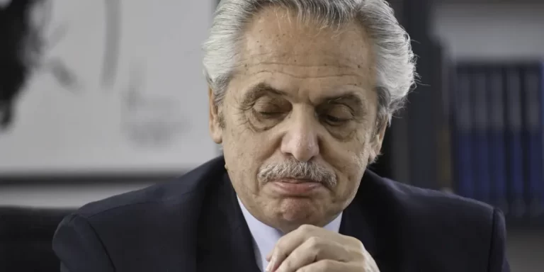 Alberto Fernández solicitó el levantamiento de la prohibición de salida del país