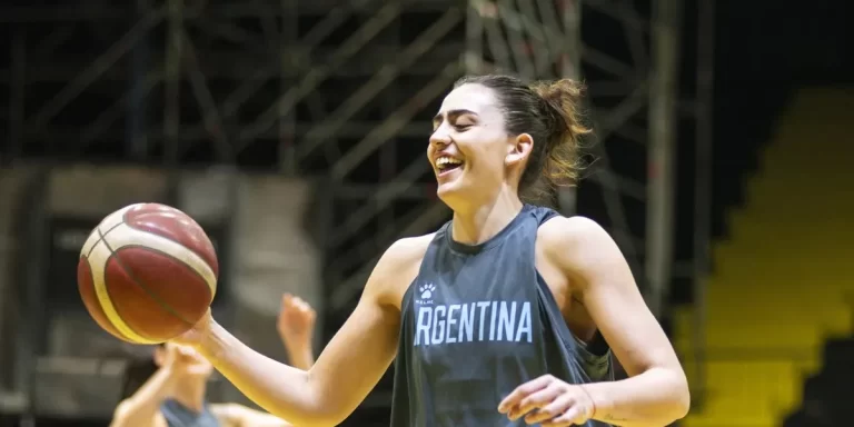 Candela Gentinetta, la figura del básquetbol que volvió a Argentina para recibirse de médica