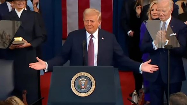 En sus primeras horas, Trump revirtió 80 medidas de Biden y cumplió promesas de campaña