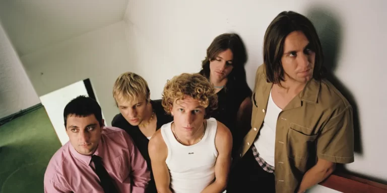 Parcels y Benson Boone se suman a los sideshows del Lollapalooza 2025