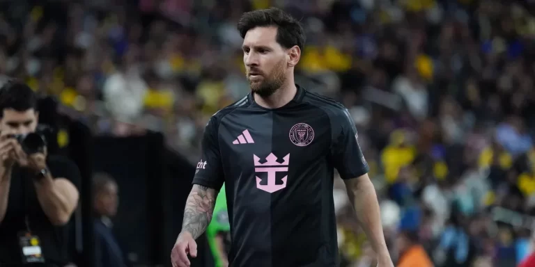 Mascherano bancó a Messi ante las críticas por sus gestos a hinchas mexicanos