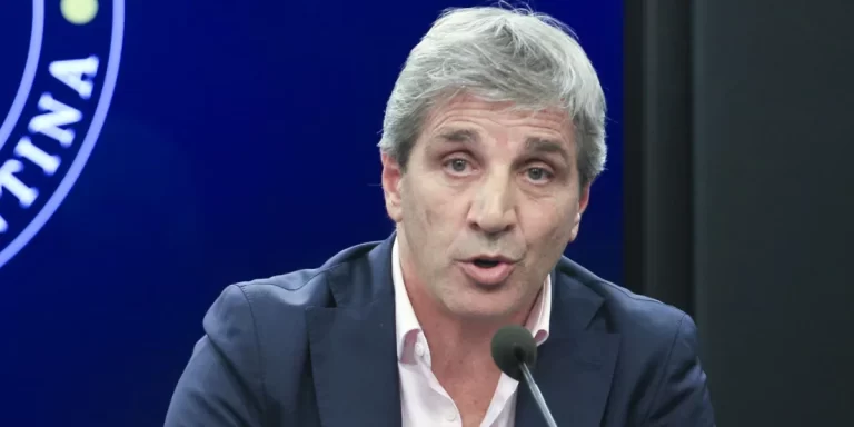 Caputo apuntó contra los gobernadores e intendentes que reclaman la baja de impuestos