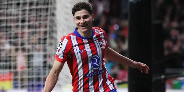 Julián Álvarez brilló en el triunfo agónico de Atlético Madrid en Champions League