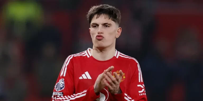 Alejandro Garnacho analiza ofertas para irse de Manchester United