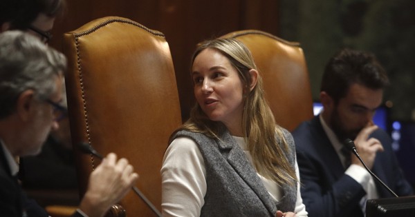 Muzzio dijo que hay sólo dos géneros y en el PRO le recordaron que en la campaña se puso la remera LGTB