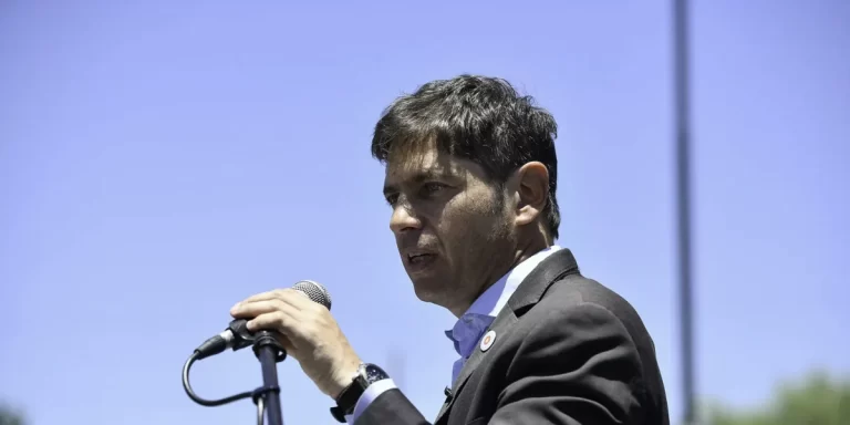 Kicillof: “Vemos a Milei recorriendo países centrales, entregando nuestra soberanía”