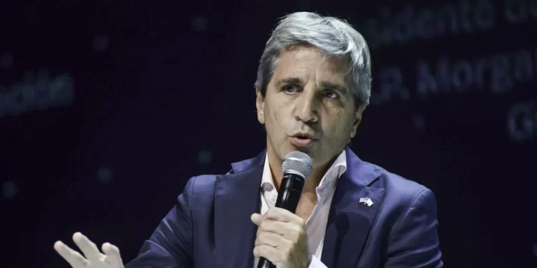 Luis Caputo pidió que el sector privado se sume al reclamo de baja de impuestos