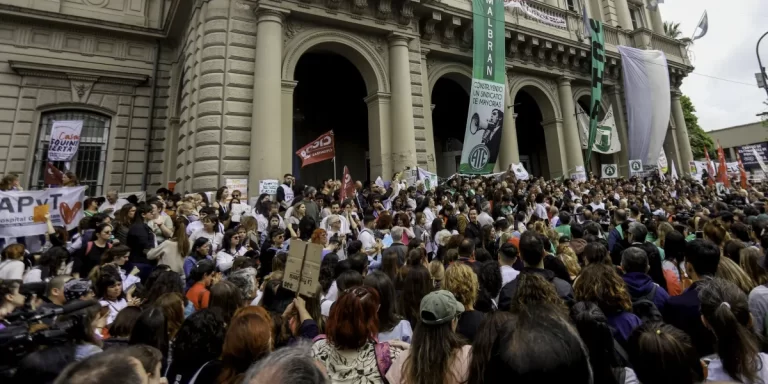 El Gobierno decidió intervenir el Hospital Bonaparte