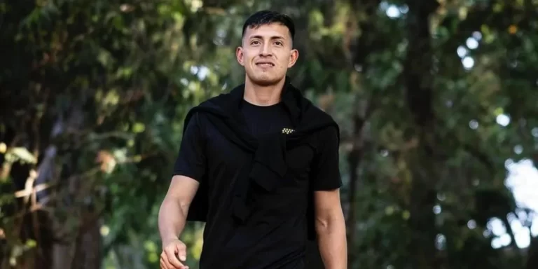 Adrián Fernández, conocido como “El Riquelme del Ascenso”, es nuevo jugador de Racing