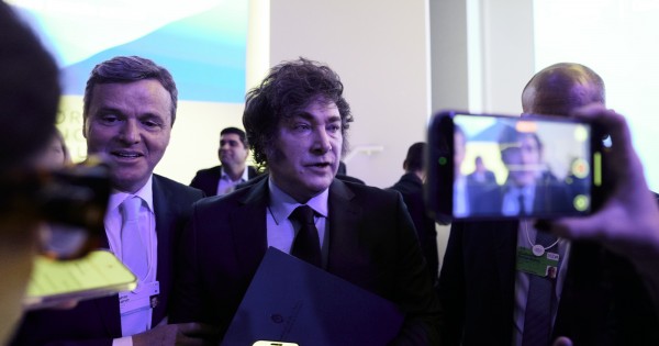 Efecto Davos: En La Libertad Avanza temen que se arme un “frente antifascista” contra Milei