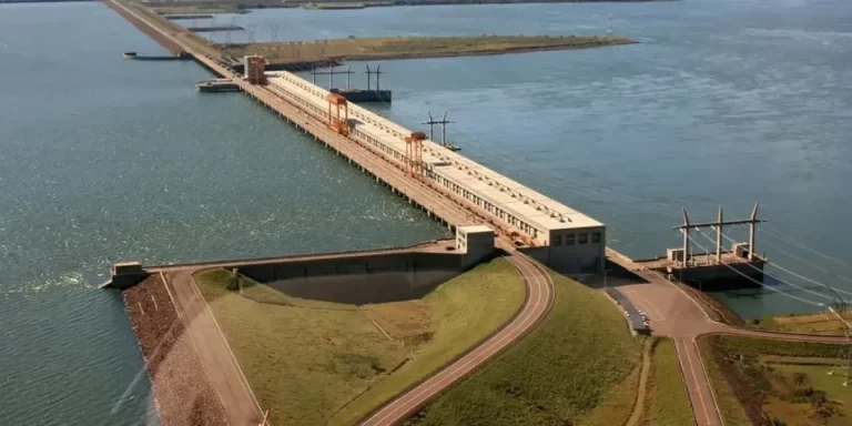 Disputas por la licitación de la Hidrovía Paraná-Paraguay: dos empresas irán a la Justicia