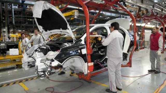 Suspenden el impuesto interno del 20% y reduce alícuotas para vehículos y embarcaciones