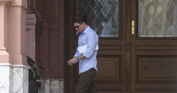 Santiago Caputo inquieto por el avance de Karina tras la caída de Marra