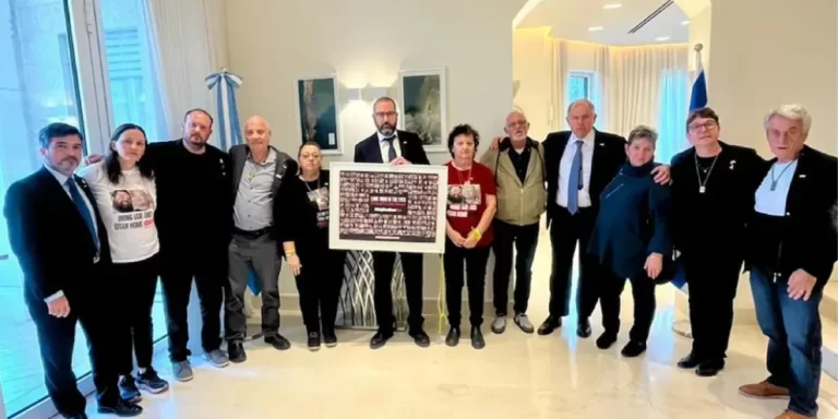 Gerardo Werthein se reunió en Israel con los familiares de los argentinos secuestrados por Hamas