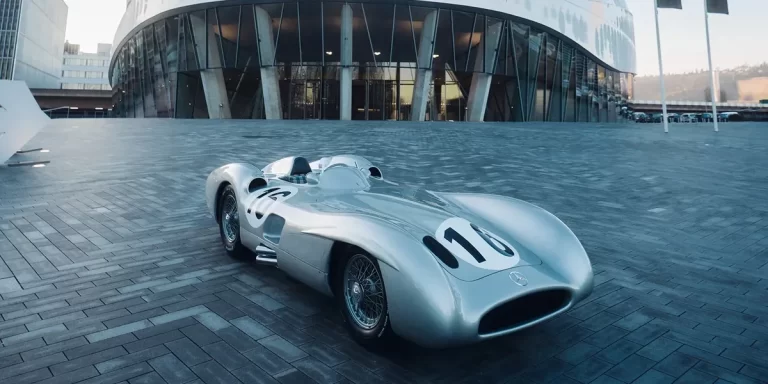 Subasta récord: un auto de carreras de Juan Manuel Fangio es el más caro de la historia