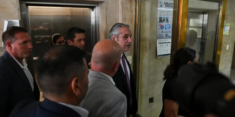Alberto Fernández declara en Comodoro Py en la causa por violencia de género