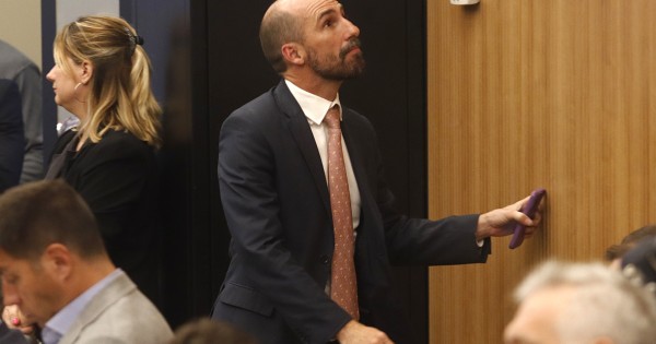 Karina ahora va por Rolandi: Lo echó de la Rosada y lo eliminó del chat de funcionarios