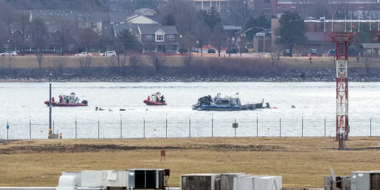 Recuperaron los cuerpos de las 67 víctimas de la tragedia aérea en Washington