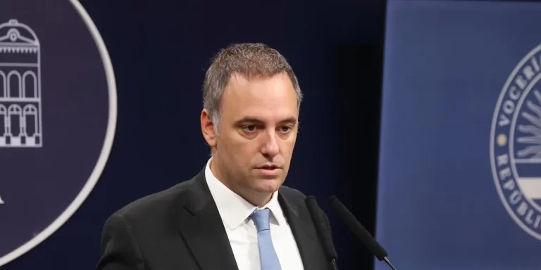 El Gobierno prepara un Decreto que afecataría a 50 organismos y no descarta eliminar la Secretaría de Hábitat y Vivienda
