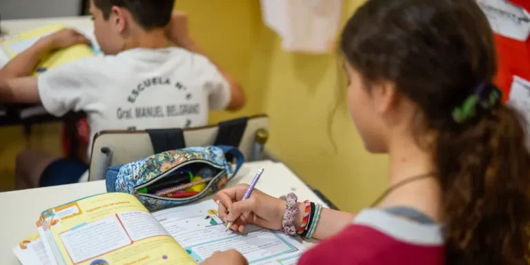 El Gobierno informó un aumento del refuerzo para la Ayuda Escolar Anual