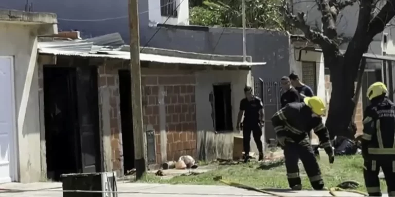 Campana: cuatro nenes murieron por el incendio de una casa