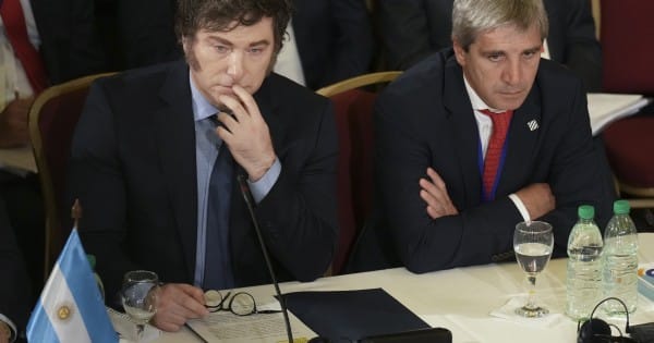 La columna de Milei en La Nación agravó la tensión con Toto Caputo