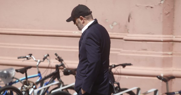 Milei piensa en Sturzenegger jefe de Gabinete para acotar a Toto Caputo