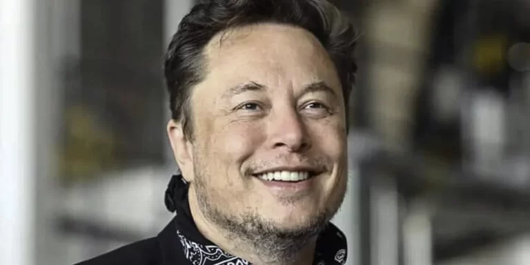 Musk insta a cierre de medios gubernamentales VOA y Radio Free Europe