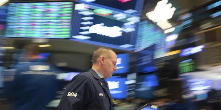 Caída de acciones y bonos argentinos mientras el riesgo país supera los 700 puntos