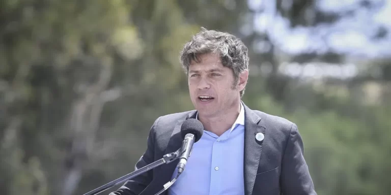 Kicillof acordó con los estatales un aumento escalonado del 9%