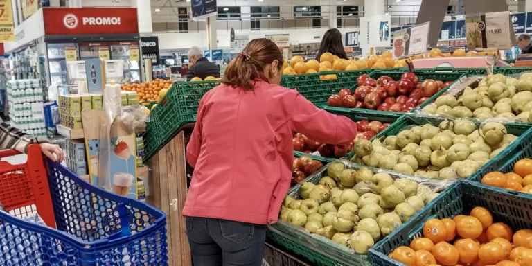 La inflación de enero fue de 2,2% y acumuló un total de 84,5% en los últimos doce meses