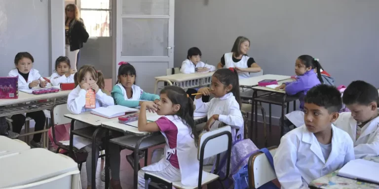 Gremios docentes reclaman la convocatoria a la paritaria nacional