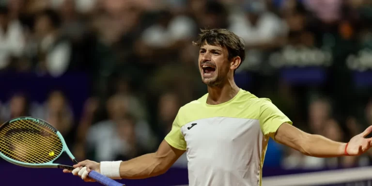Mariano Navone dio un batacazo y avanzó a los cuartos de final del Argentina Open