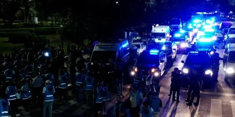 Megaoperativo en Flores: la Ciudad desplegó más de 550 efectivos para desalojar a 5.000 manteros