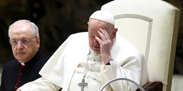 Se publicó el parte médico del Papa Francisco tras su internación por bronquitis